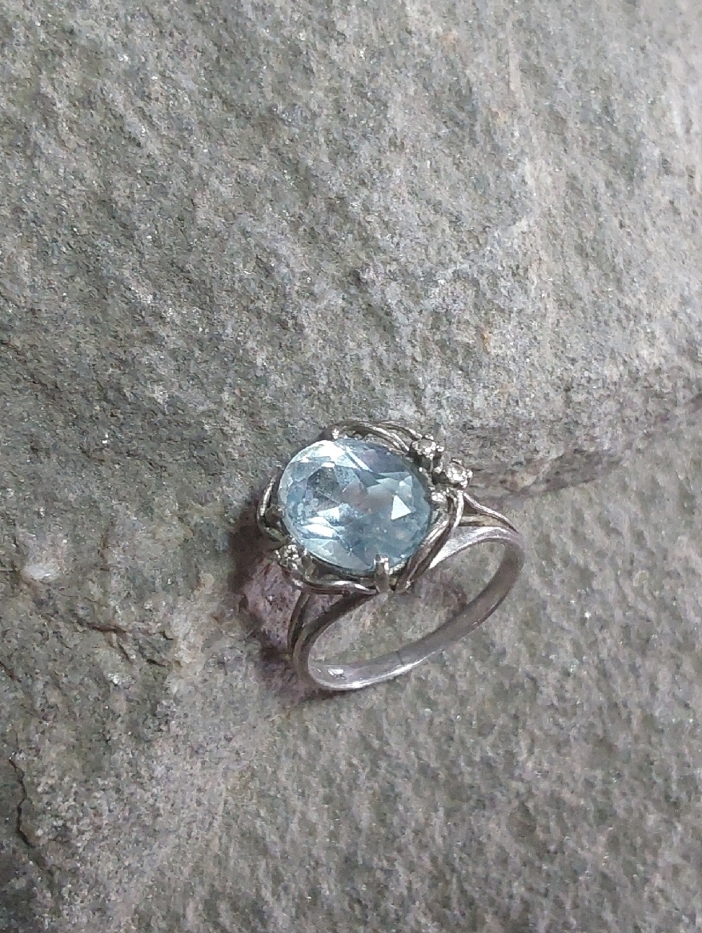 Sterling Silver Aquamarine Oval Ring - Light Blue Gemstone & Diamonds